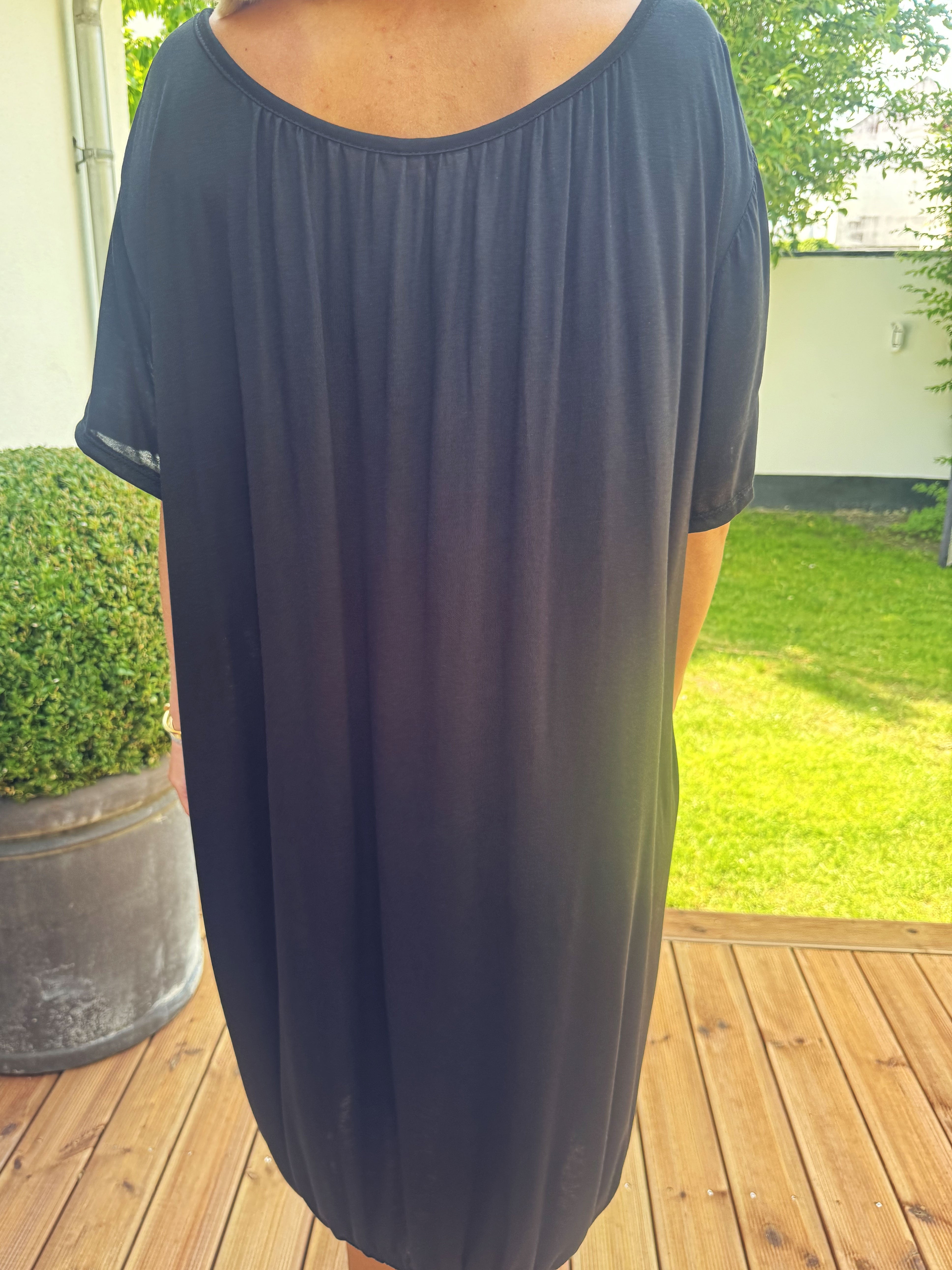 Miracle Dress - Basis kjole i viskose med elastik forneden